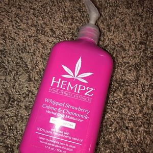Hempz Strawberry Crème & Chamomile Moisturizer